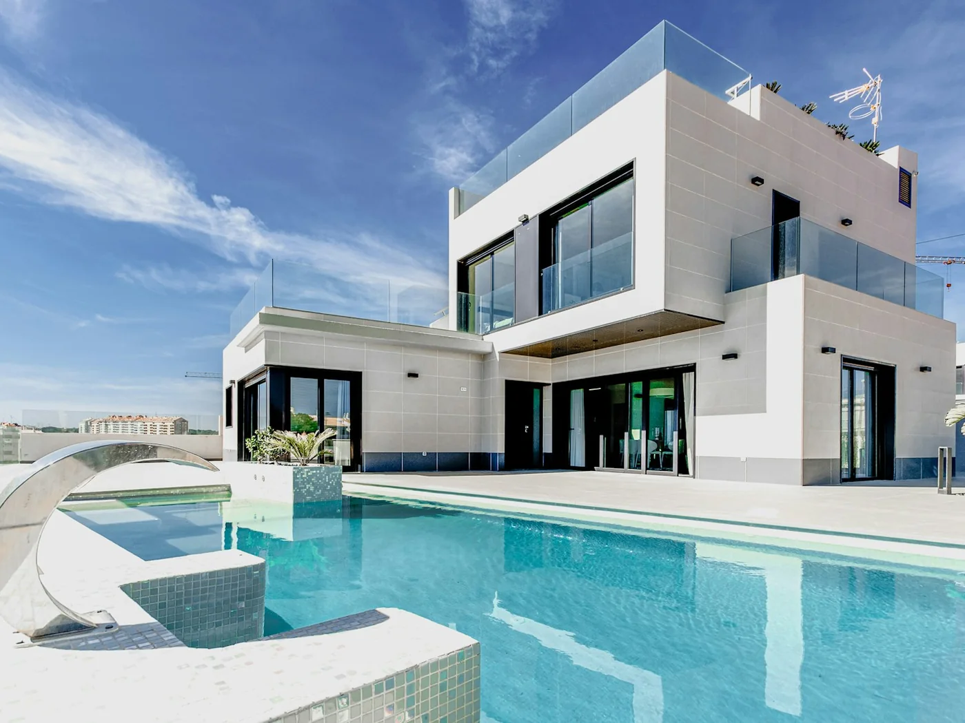 Pinecrest Realty Listing Platform